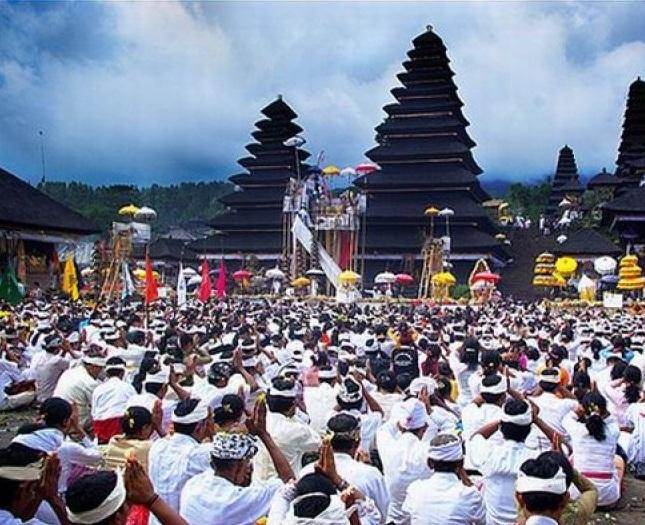 SEJARAH PERKEMBANGAN AGAMA HINDU DI BALI