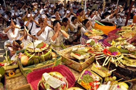 SEJARAH PERKEMBANGAN AGAMA HINDU DI BALI